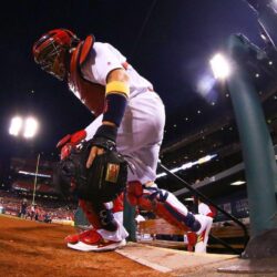 Cardinals should not sign Yadier Molina to a contract extension