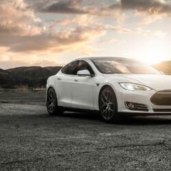 Tesla Model S sedan image