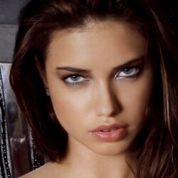 Download Beautiful Adriana Lima Wallpapers