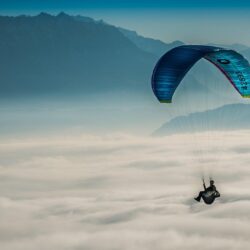 Hang Gliding above the Clouds HD Wallpapers