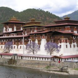 Kingdom of Bhutan) – Land of the Thunder Dragon