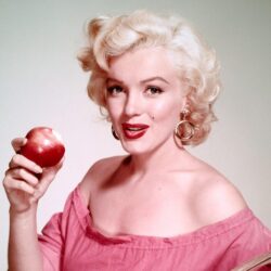 Marilyn Monroe Wallpapers HD Download in Celebrities Marilyn Monroe