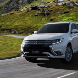 2019 Mitsubishi Outlander PHEV Pictures, Photos, Wallpapers.