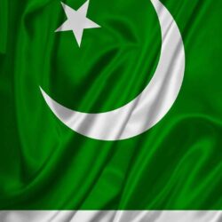 Download Pakistan Flag wallpapers by manpie1