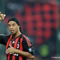 HD Ronaldinho AC Milan Forward Wallpapers