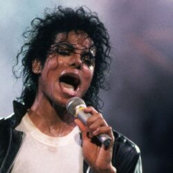 Download Michael Jackson Singing Wallpapers