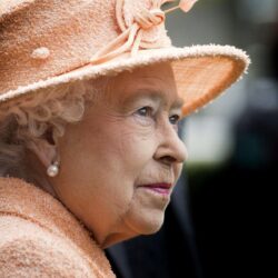 queen elizabeth ii wallpapers and backgrounds