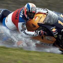 Mick Doohan in the wet on a 500gp machine.