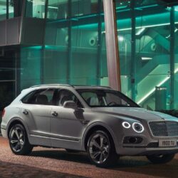 White luxury car, Bentley Bentayga, wallpapers