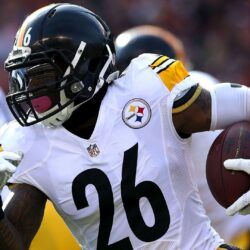 Le’Veon Bell tweets he’ll ‘never’ leave Steelers