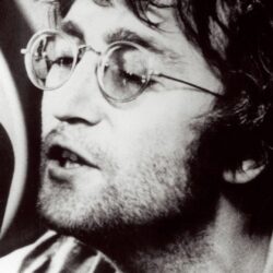 Enjoy our wallpapers of the week!!! John Lennon