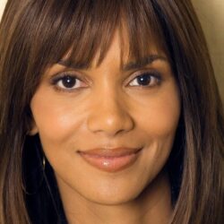 11 Gorgeous HD Halle Berry Wallpapers