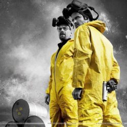 Bryan Cranston & Aaron Paul In Yellow Dress In Breaking Bad Wallpapers