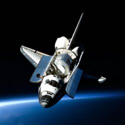 Space Shuttle Discovery posing for a great wallpaper. : space