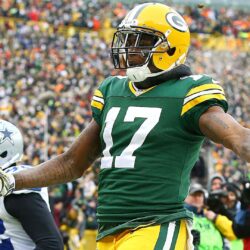 Davante Adams is good at football, may be even better at dunking