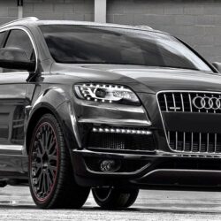 Audi Q7 Side Wallpapers