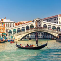 rialto bridge venice italy grand canal gondola buildings bridge