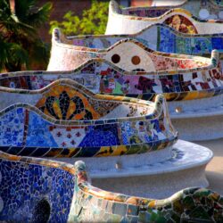 Antoni Gaudi: Stunning benches in park Güell, Barcelona!
