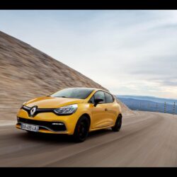 2013 Renault Clio RS 200 EDC Motion Front Angle wallpapers