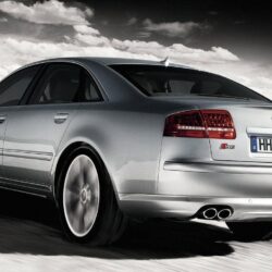 Download Audi S8 Wallpapers