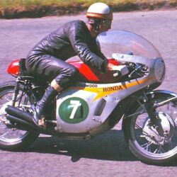 Tappet Gap…. on Twitter: Mike Hailwood on the RC166 …250 TT 1967…