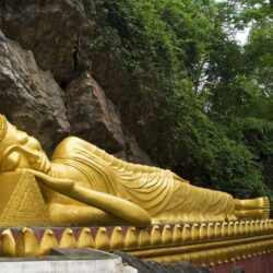 reclining buddha in laos Wallpapers