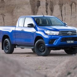 Toyota Hilux SW4 2017 Wallpapers