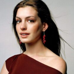 Anne Hathaway Wallpapers