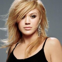 Kelly Clarkson HD Desktop Wallpapers