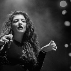 21 Gorgeous HD Lorde Wallpapers