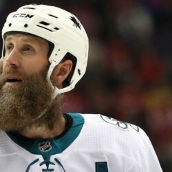 Sharks’ Joe Thornton turns back the clock, shaves his beard