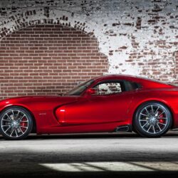 Mega Gallery: 2013 SRT Viper Wallpapers