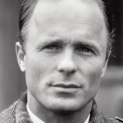 Ed Harris as Elizabeth’s Father aka Dr Whitting in the story! He is