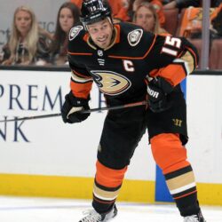 Watch: Ducks’ Ryan Getzlaf takes puck to face, returns to game
