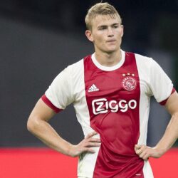 Inspiratieloos Ajax stelt publiek teleur