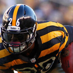 Pittsburgh RB Le’Veon Bell ropes himself into prom date with