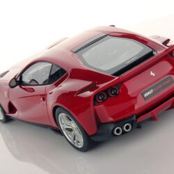Ferrari 812 Superfast 1:18