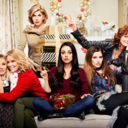 Wallpapers A Bad Moms Christmas, Christine Baranski, Mila Kunis