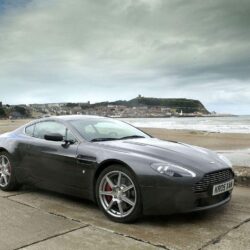 Supercars Wallpapers: Aston Martin V8 Vantage Wallpapers