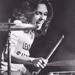 Karen Carpenter of the Carpenters is a beautiful woman who knew how