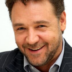 Russell Crowe Smile Wallpapers 52383 ~ HDWallSource