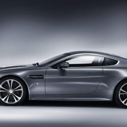 Aston Martin V12 Vantage 2 Wallpapers