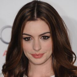 4 Anne Hathaway Wallpapers