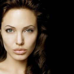 12 Angelina Jolie Wallpapers [
