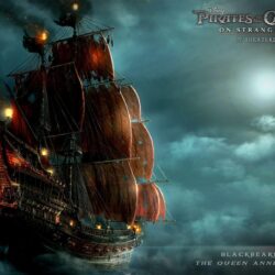 Blackbeard&Ship in Pirates Of The Caribbean 4 Wallpapers
