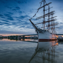 Download wallpaper: Historic wooden sailing ship in Gothenburg