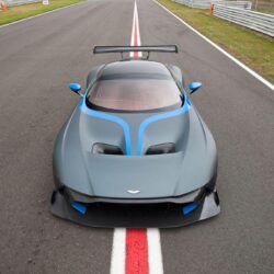 Eight Things We Learned Riding in a 2016 Aston Martin Vulcan