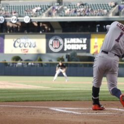 Carlos Correa homers, Astros hit 4 in 8