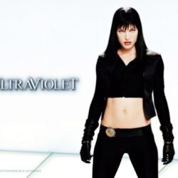 Hollywood Wallpapers: Milla Jovovich Wallpapers