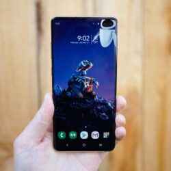 You Need These Wallpapers That Embrace Your Galaxy S10 Display